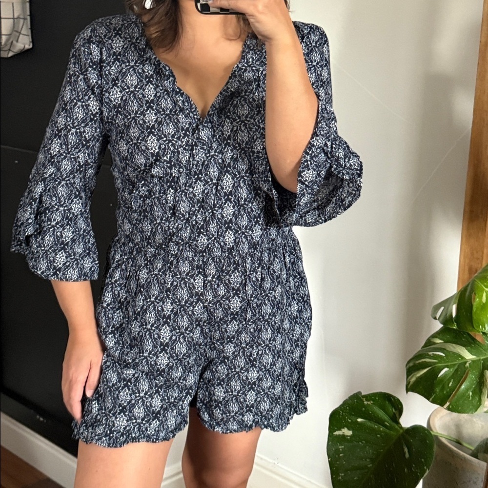 Abercrombie and Fitch Cottage Floral Quarter Zip Romper. Size‎ S
